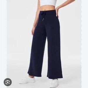 SPANX Air Essentials Wideleg Crop in NAVY